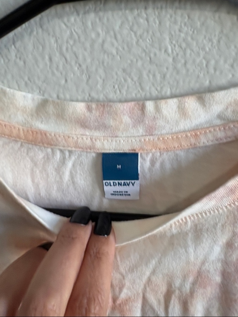 Old Navy Peach and Cream Tie-Dye Long Sleeve T-Shirt - Picture 2 of 2